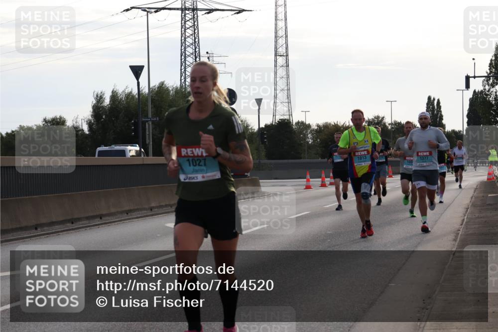 03.10.2024 - Köhlbrandbrückenlauf Luisa Fischer http://msf.ph/oto/7144520 03.10.2024 09:11:02 Position 3 1027, 1115, 1013, 1377, 105 meine-sportfotos.de