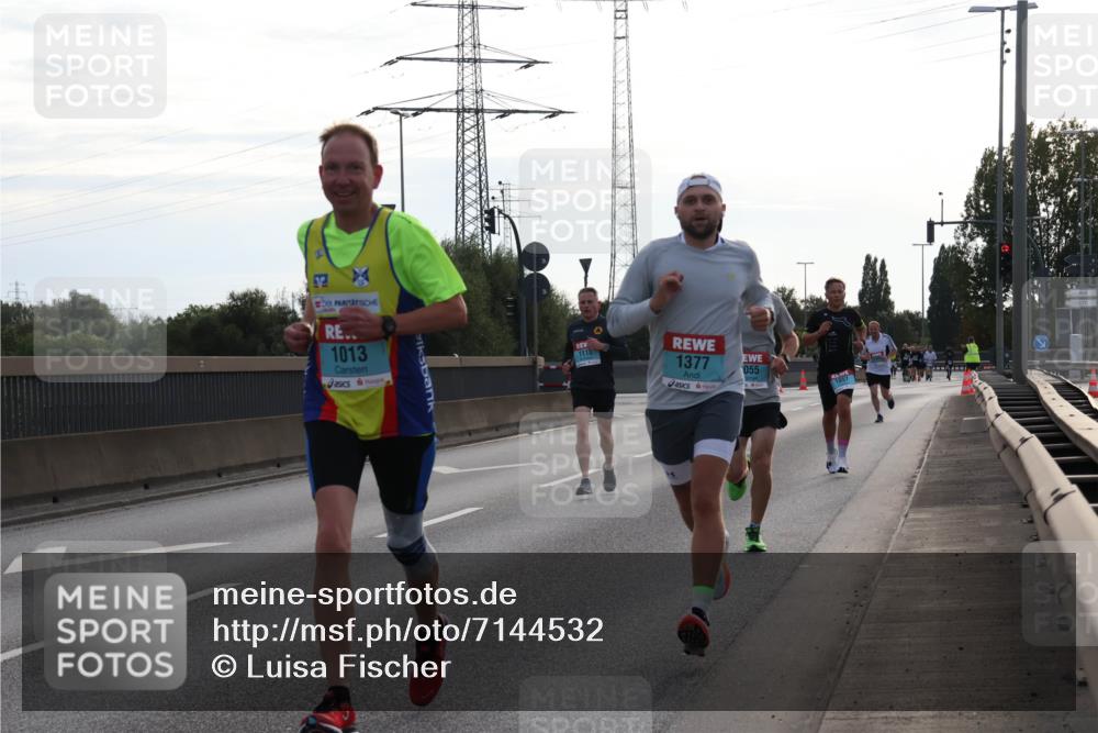 03.10.2024 - Köhlbrandbrückenlauf Luisa Fischer http://msf.ph/oto/7144532 03.10.2024 09:11:05 Position 3 1013, 1115, 1377, 055 meine-sportfotos.de
