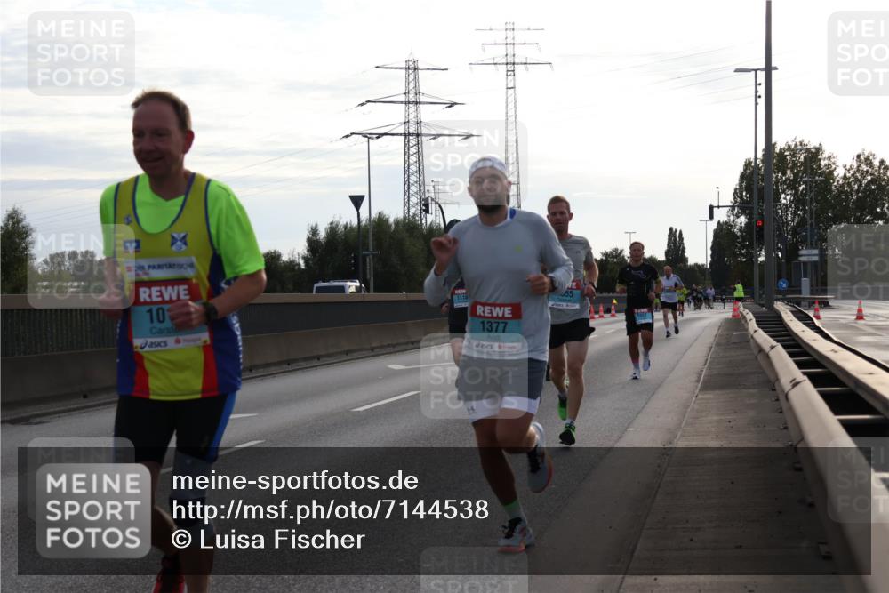 03.10.2024 - Köhlbrandbrückenlauf Luisa Fischer http://msf.ph/oto/7144538 03.10.2024 09:11:05 Position 3 10, 1115, 1377, 55, 1057 meine-sportfotos.de