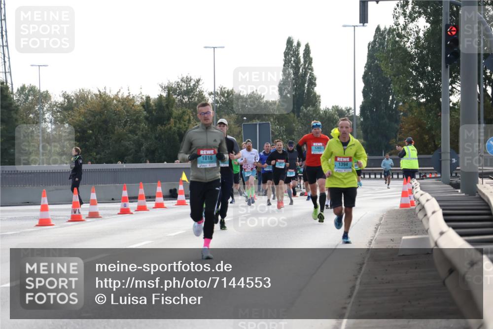 03.10.2024 - Köhlbrandbrückenlauf Luisa Fischer http://msf.ph/oto/7144553 03.10.2024 09:11:15 Position 3 1016, 1017, 1203, 1394 meine-sportfotos.de