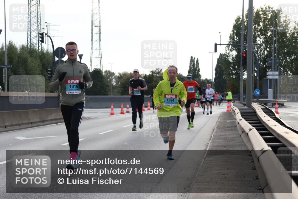 03.10.2024 - Köhlbrandbrückenlauf Luisa Fischer http://msf.ph/oto/7144569 03.10.2024 09:11:21 Position 3 1016, 1160, 1394, 1203 meine-sportfotos.de