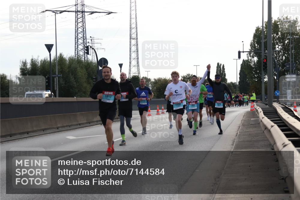 03.10.2024 - Köhlbrandbrückenlauf Luisa Fischer http://msf.ph/oto/7144584 03.10.2024 09:11:29 Position 3 1017, 1155, 1158, 1423, 1316 meine-sportfotos.de