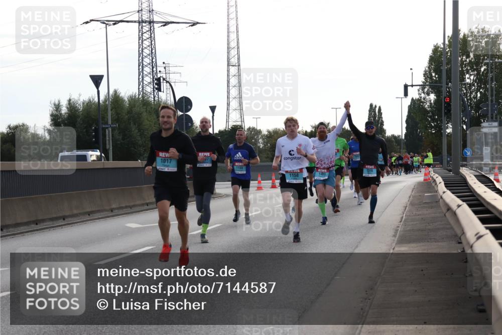 03.10.2024 - Köhlbrandbrückenlauf Luisa Fischer http://msf.ph/oto/7144587 03.10.2024 09:11:29 Position 3 1017, 97, 1155, 1316, 1158, 1423 meine-sportfotos.de