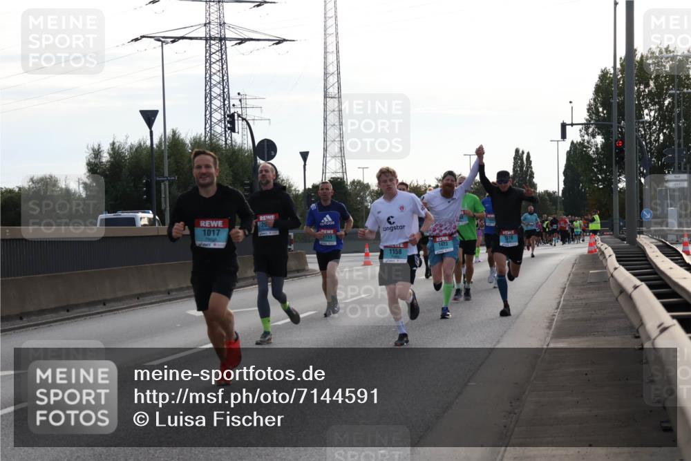 03.10.2024 - Köhlbrandbrückenlauf Luisa Fischer http://msf.ph/oto/7144591 03.10.2024 09:11:30 Position 3 1017, 120, 1155, 1316, 1423, 1158 meine-sportfotos.de
