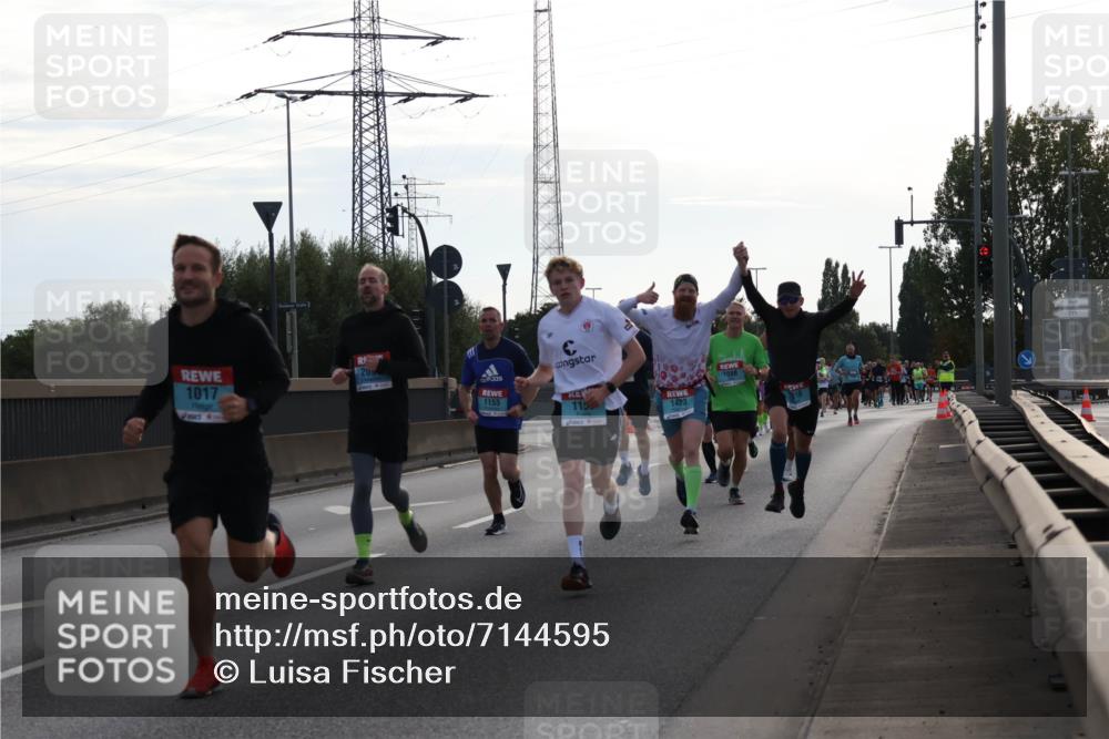 03.10.2024 - Köhlbrandbrückenlauf Luisa Fischer http://msf.ph/oto/7144595 03.10.2024 09:11:30 Position 3 20, 1017, 1088, 1155, 115, 1423 meine-sportfotos.de