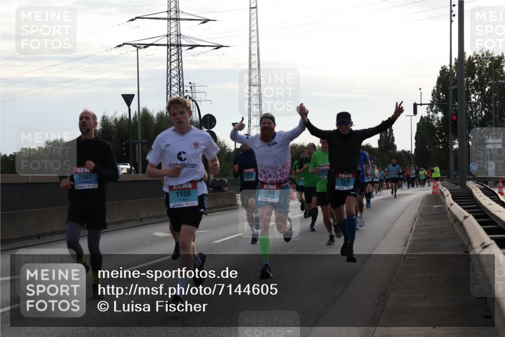 03.10.2024 - Köhlbrandbrückenlauf Luisa Fischer http://msf.ph/oto/7144605 03.10.2024 09:11:31 Position 3 2097, 1158, 1423, 1316 meine-sportfotos.de