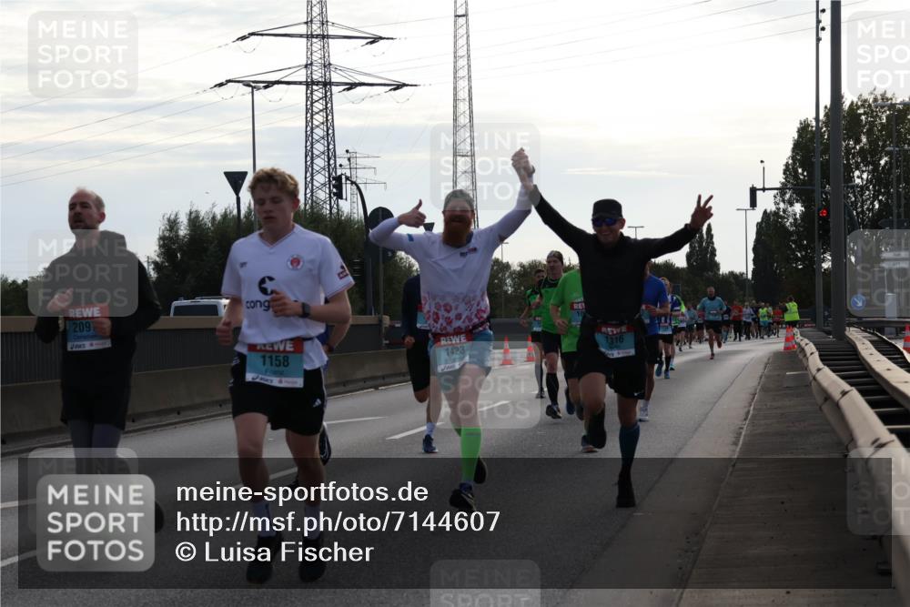 03.10.2024 - Köhlbrandbrückenlauf Luisa Fischer http://msf.ph/oto/7144607 03.10.2024 09:11:32 Position 3 2097, 1158, 1423, 1316 meine-sportfotos.de