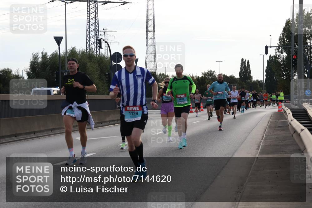 03.10.2024 - Köhlbrandbrückenlauf Luisa Fischer http://msf.ph/oto/7144620 03.10.2024 09:11:39 Position 3 1129, 1260, 1065 meine-sportfotos.de