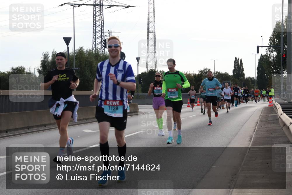 03.10.2024 - Köhlbrandbrückenlauf Luisa Fischer http://msf.ph/oto/7144624 03.10.2024 09:11:39 Position 3 1129, 1260, 1065 meine-sportfotos.de