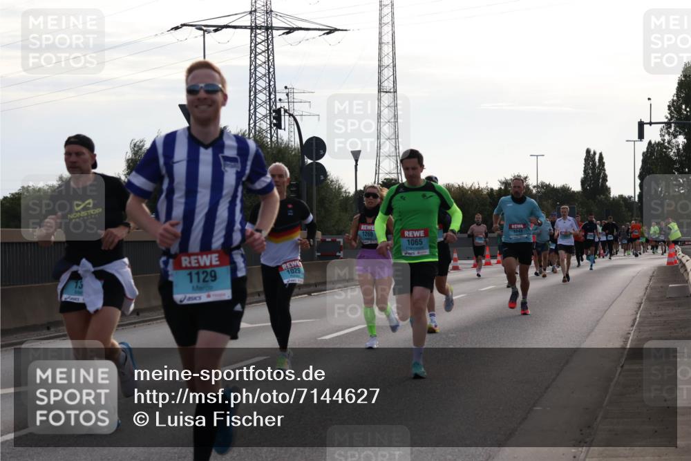 03.10.2024 - Köhlbrandbrückenlauf Luisa Fischer http://msf.ph/oto/7144627 03.10.2024 09:11:40 Position 3 13, 1129, 1260, 1065, 1029 meine-sportfotos.de
