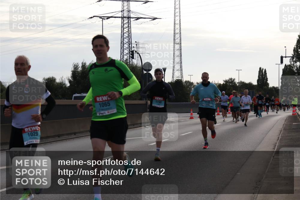 03.10.2024 - Köhlbrandbrückenlauf Luisa Fischer http://msf.ph/oto/7144642 03.10.2024 09:11:42 Position 3 1029, 1065, 1248, 1198 meine-sportfotos.de
