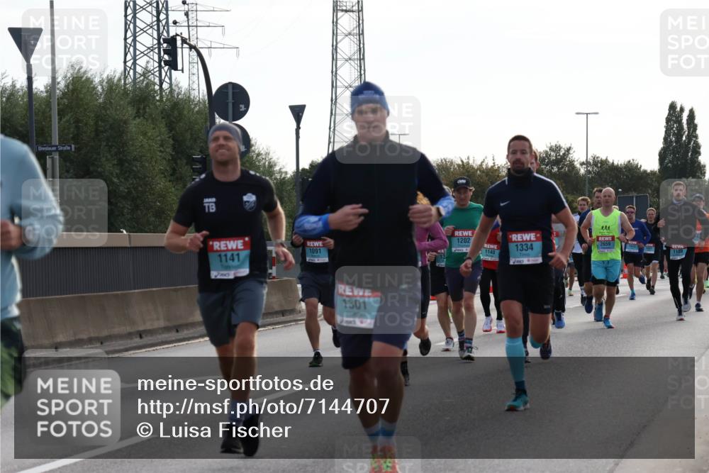03.10.2024 - Köhlbrandbrückenlauf Luisa Fischer http://msf.ph/oto/7144707 03.10.2024 09:11:51 Position 3 1141, 1091, 1301, 1202, 1334, 2659, 1413, 1140, 1109, 13 meine-sportfotos.de
