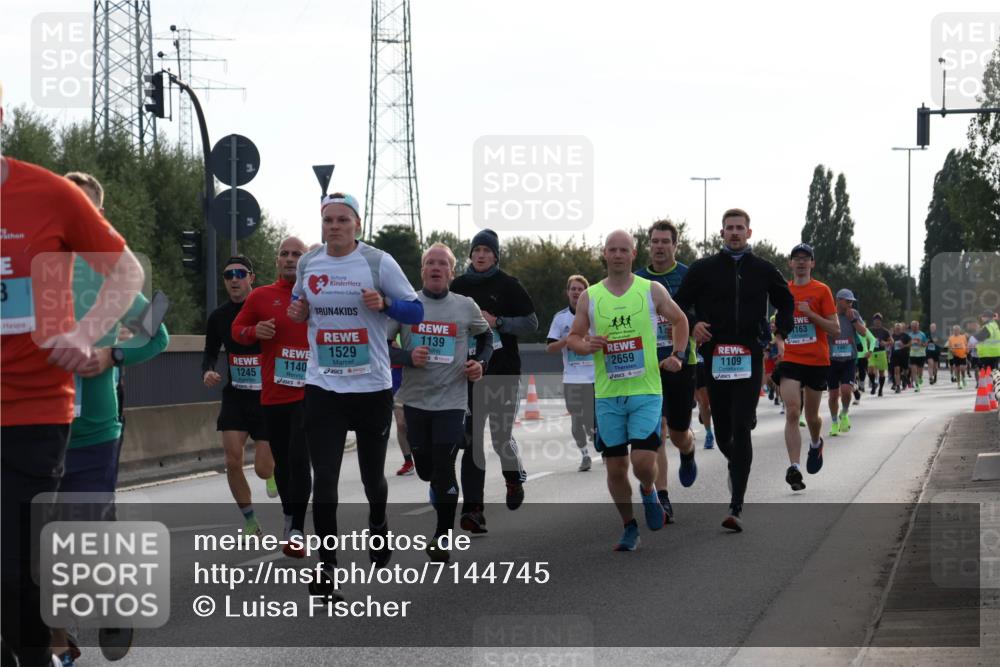 03.10.2024 - Köhlbrandbrückenlauf Luisa Fischer http://msf.ph/oto/7144745 03.10.2024 09:11:55 Position 3 4, 1529, 1140, 1245, 1139, 2659, 1109, 163, 1307 meine-sportfotos.de
