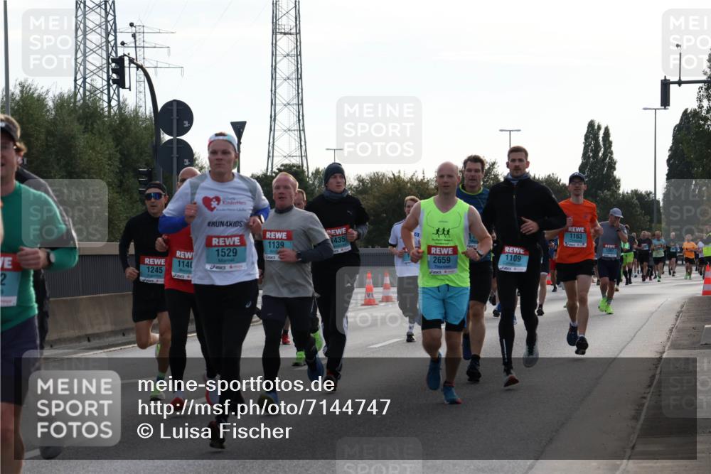 03.10.2024 - Köhlbrandbrückenlauf Luisa Fischer http://msf.ph/oto/7144747 03.10.2024 09:11:56 Position 3 4, 1529, 1139, 1435, 2659, 2, 1245, 1140, 1109, 1163, 1307 meine-sportfotos.de
