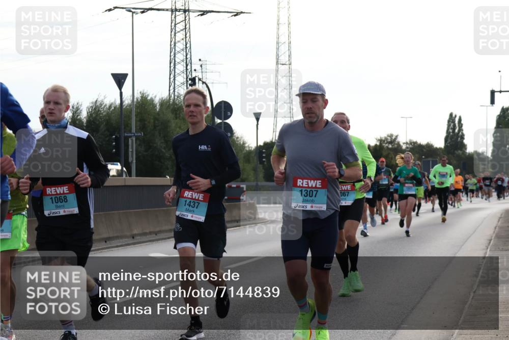 03.10.2024 - Köhlbrandbrückenlauf Luisa Fischer http://msf.ph/oto/7144839 03.10.2024 09:12:06 Position 3 1068, 1437, 1307, 1327, 067 meine-sportfotos.de