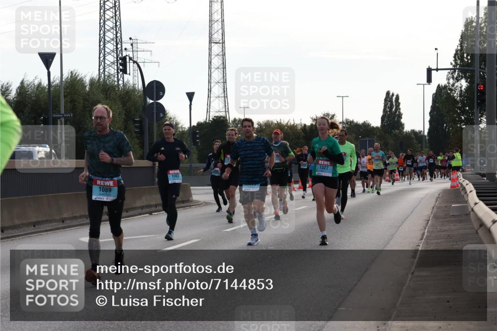 03.10.2024 - Köhlbrandbrückenlauf Luisa Fischer http://msf.ph/oto/7144853 03.10.2024 09:12:09 Position 3 1089, 1083, 1327 meine-sportfotos.de