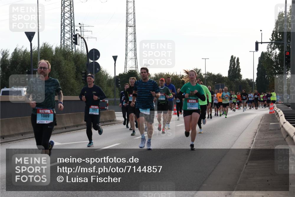 03.10.2024 - Köhlbrandbrückenlauf Luisa Fischer http://msf.ph/oto/7144857 03.10.2024 09:12:09 Position 3 1089, 7000, 1083, 512, 1327 meine-sportfotos.de