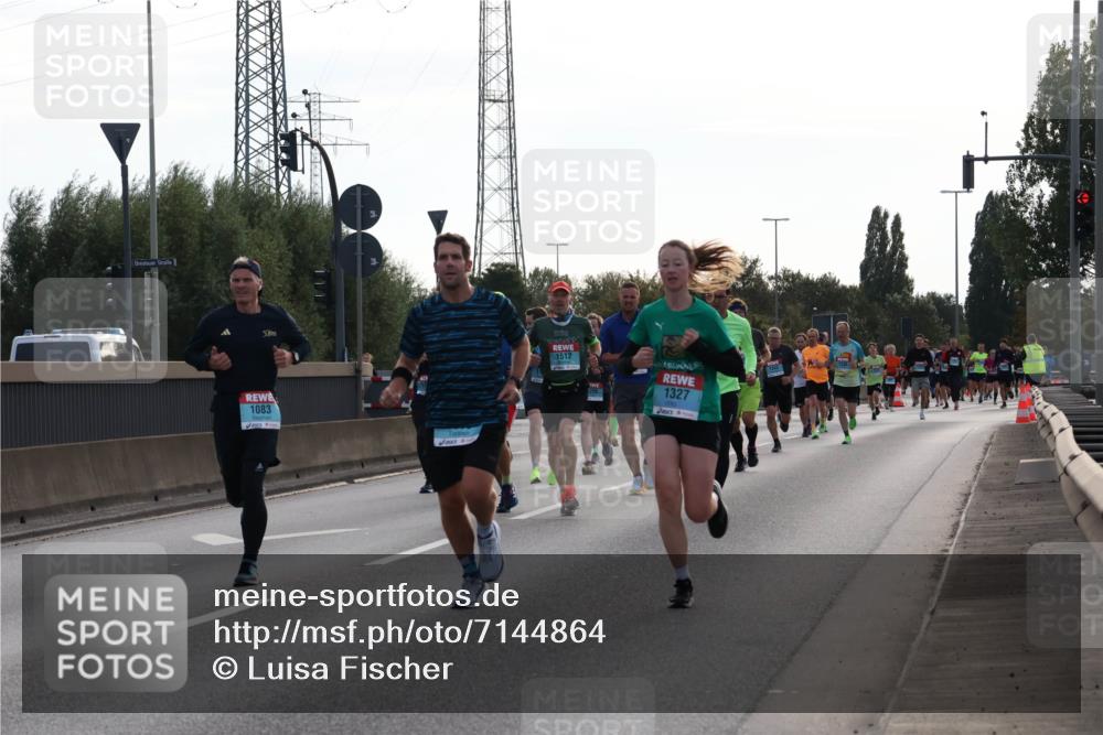 03.10.2024 - Köhlbrandbrückenlauf Luisa Fischer http://msf.ph/oto/7144864 03.10.2024 09:12:10 Position 3 1083, 1512, 1327 meine-sportfotos.de