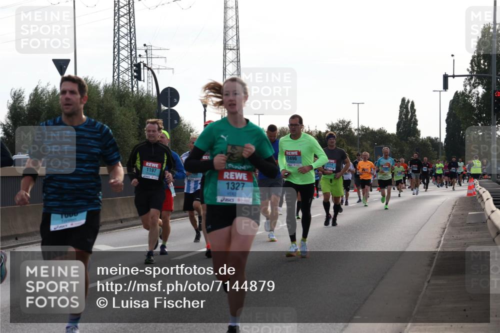 03.10.2024 - Köhlbrandbrückenlauf Luisa Fischer http://msf.ph/oto/7144879 03.10.2024 09:12:12 Position 3 1000, 1197, 108, 1327, 1496, 1114 meine-sportfotos.de