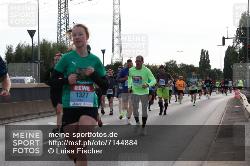 03.10.2024 - Köhlbrandbrückenlauf Luisa Fischer http://msf.ph/oto/7144884 03.10.2024 09:12:12 Position 3 1327, 1255, 1496, 1114 meine-sportfotos.de