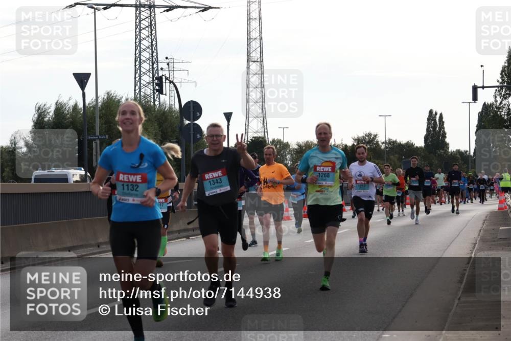 03.10.2024 - Köhlbrandbrückenlauf Luisa Fischer http://msf.ph/oto/7144938 03.10.2024 09:12:19 Position 3 1132, 1343, 1268, 1217 meine-sportfotos.de