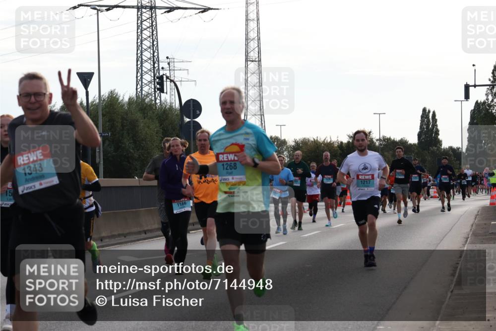 03.10.2024 - Köhlbrandbrückenlauf Luisa Fischer http://msf.ph/oto/7144948 03.10.2024 09:12:21 Position 3 15, 1343, 1166, 1268, 384, 1217 meine-sportfotos.de