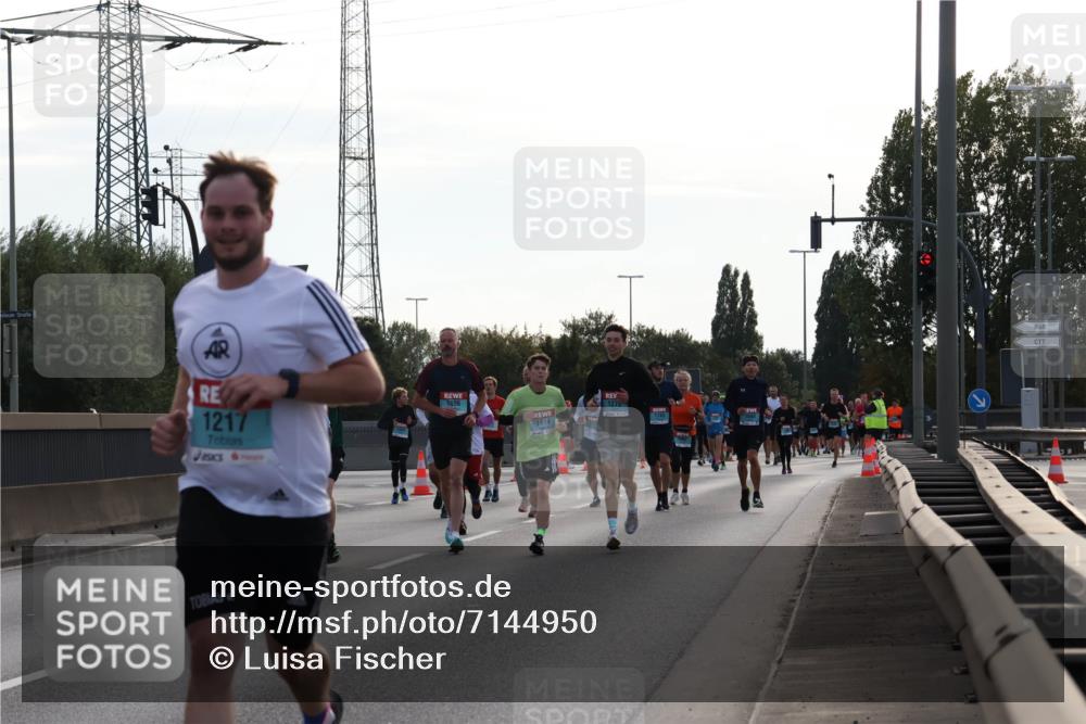 03.10.2024 - Köhlbrandbrückenlauf Luisa Fischer http://msf.ph/oto/7144950 03.10.2024 09:12:24 Position 3 1217, 1096, 1914, 1270, 1743 meine-sportfotos.de
