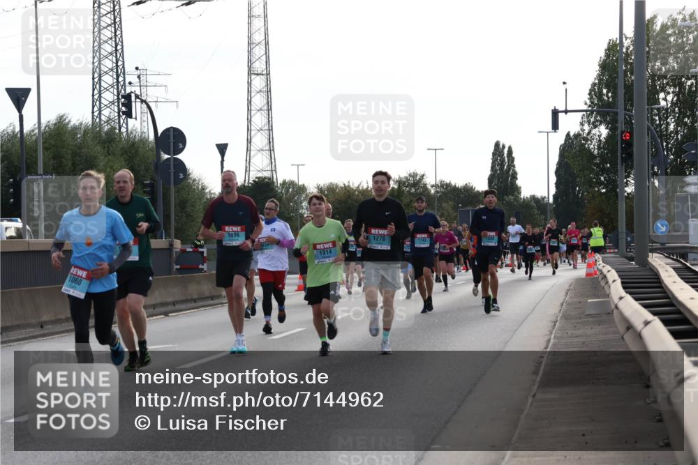 03.10.2024 - Köhlbrandbrückenlauf Luisa Fischer http://msf.ph/oto/7144962 03.10.2024 09:12:26 Position 3 1060, 1096, 1270, 1439, 1743, 1914 meine-sportfotos.de