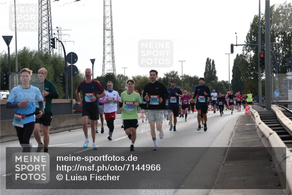 03.10.2024 - Köhlbrandbrückenlauf Luisa Fischer http://msf.ph/oto/7144966 03.10.2024 09:12:26 Position 3 1060, 1096, 439, 1270, 1743, 1914, 1680 meine-sportfotos.de