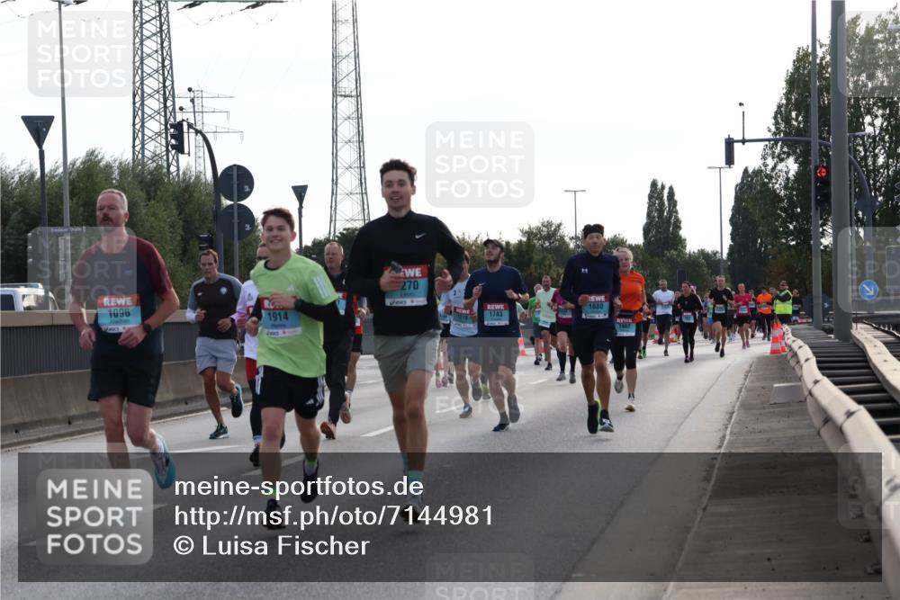 03.10.2024 - Köhlbrandbrückenlauf Luisa Fischer http://msf.ph/oto/7144981 03.10.2024 09:12:28 Position 3 1096, 270, 1680, 1914, 1743, 1218, 1462 meine-sportfotos.de