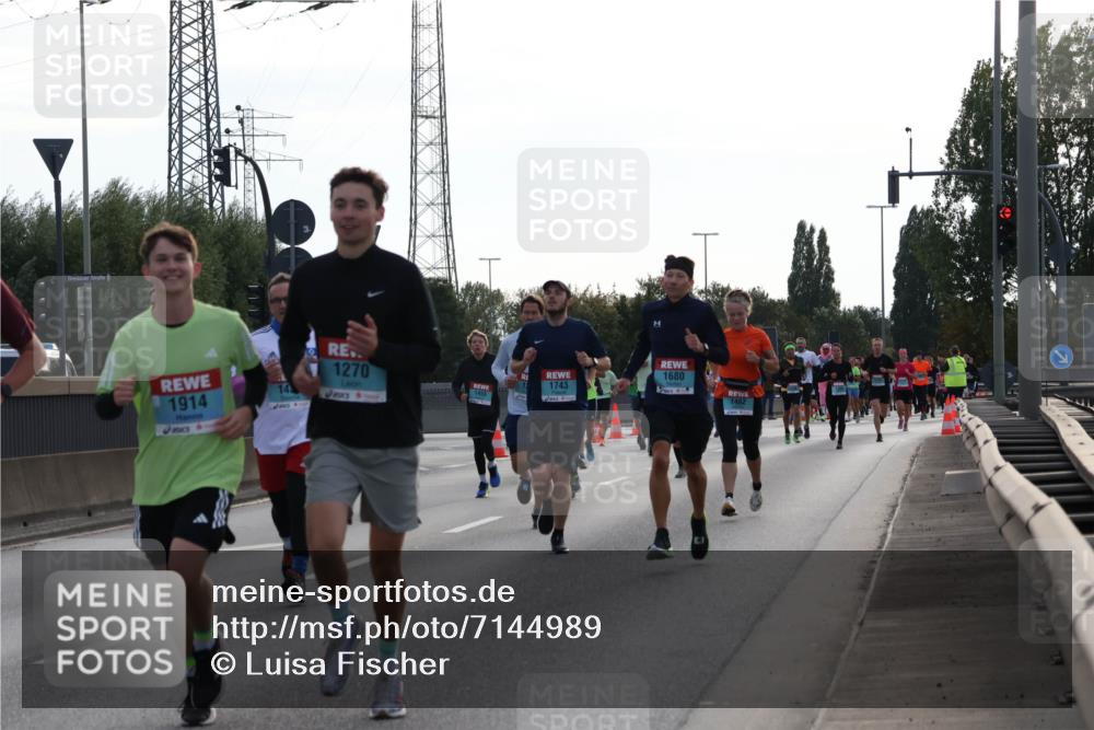03.10.2024 - Köhlbrandbrückenlauf Luisa Fischer http://msf.ph/oto/7144989 03.10.2024 09:12:29 Position 3 1914, 1270, 1680, 1743, 14, 1455, 1462 meine-sportfotos.de