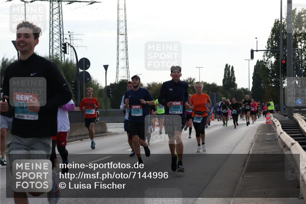 03.10.2024 - Köhlbrandbrückenlauf Luisa Fischer http://msf.ph/oto/7144996 03.10.2024 09:12:30 Position 3 127, 1075, 1743, 1680, 1462 meine-sportfotos.de