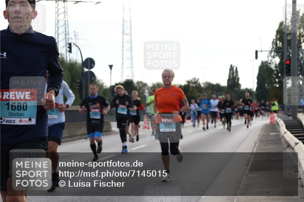 03.10.2024 - Köhlbrandbrückenlauf Luisa Fischer http://msf.ph/oto/7145015 03.10.2024 09:12:32 Position 3 1680, 3400, 1462 meine-sportfotos.de