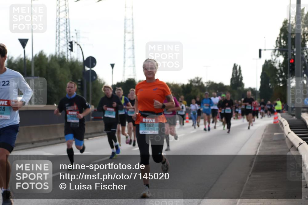 03.10.2024 - Köhlbrandbrückenlauf Luisa Fischer http://msf.ph/oto/7145020 03.10.2024 09:12:33 Position 3 22, 18, 34684, 1462 meine-sportfotos.de