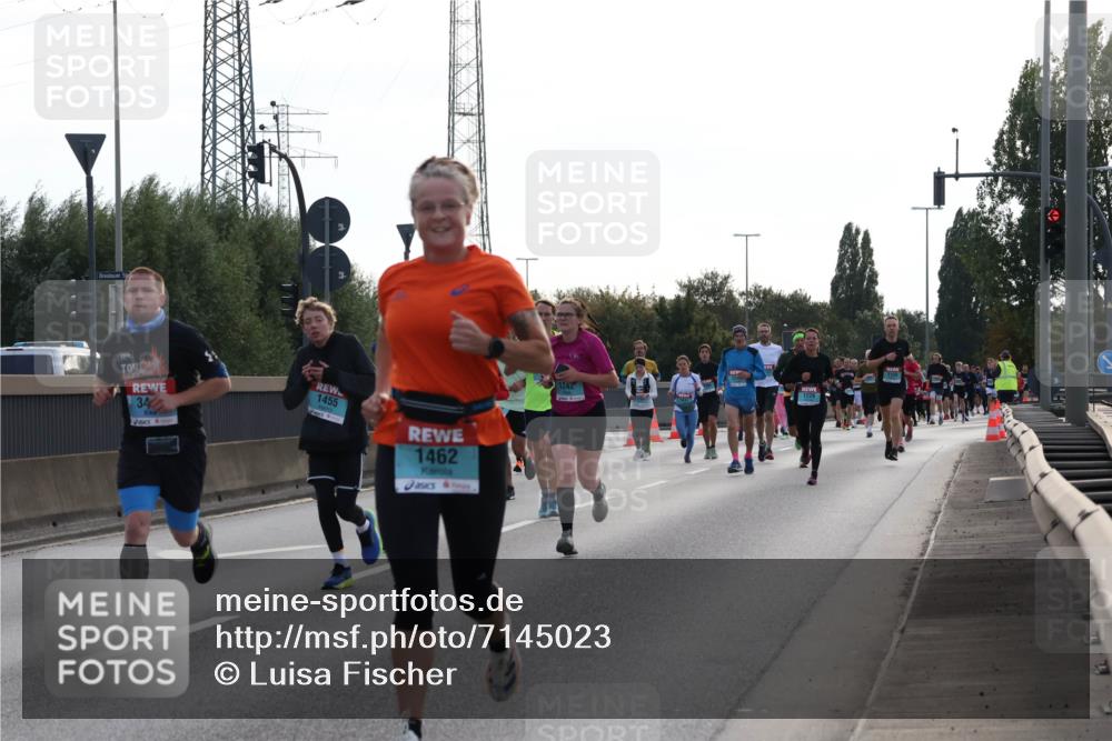 03.10.2024 - Köhlbrandbrückenlauf Luisa Fischer http://msf.ph/oto/7145023 03.10.2024 09:12:34 Position 3 34, 1455, 1462, 1242, 1229 meine-sportfotos.de