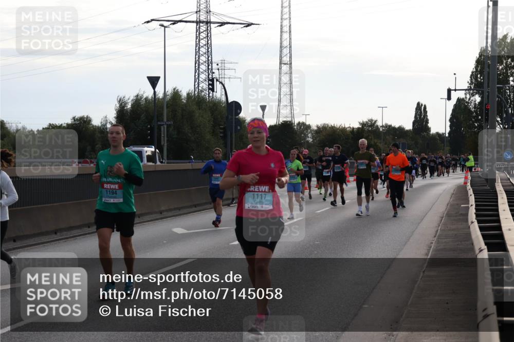 03.10.2024 - Köhlbrandbrückenlauf Luisa Fischer http://msf.ph/oto/7145058 03.10.2024 09:12:47 Position 3 1194, 1447, 1117 meine-sportfotos.de