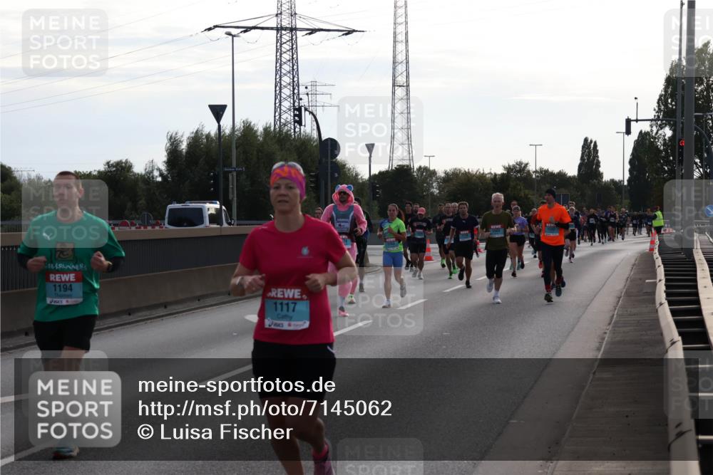 03.10.2024 - Köhlbrandbrückenlauf Luisa Fischer http://msf.ph/oto/7145062 03.10.2024 09:12:48 Position 3 1194, 1117, 1263 meine-sportfotos.de