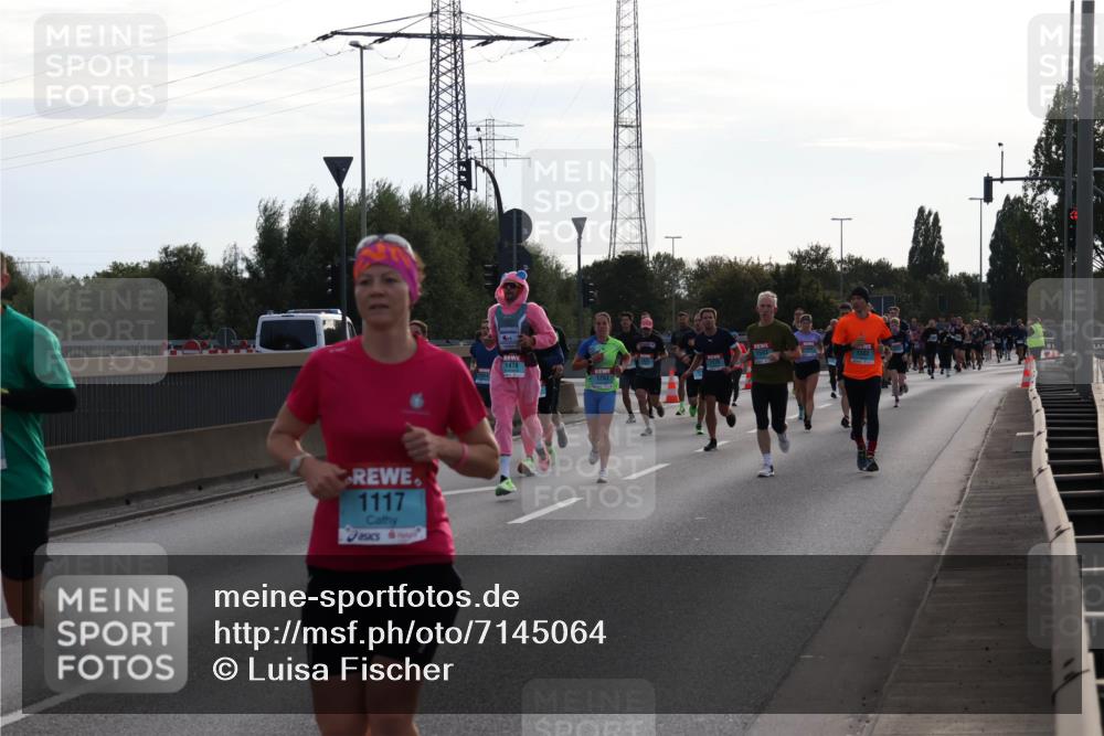 03.10.2024 - Köhlbrandbrückenlauf Luisa Fischer http://msf.ph/oto/7145064 03.10.2024 09:12:48 Position 3 1117, 1502, 1478, 1263 meine-sportfotos.de