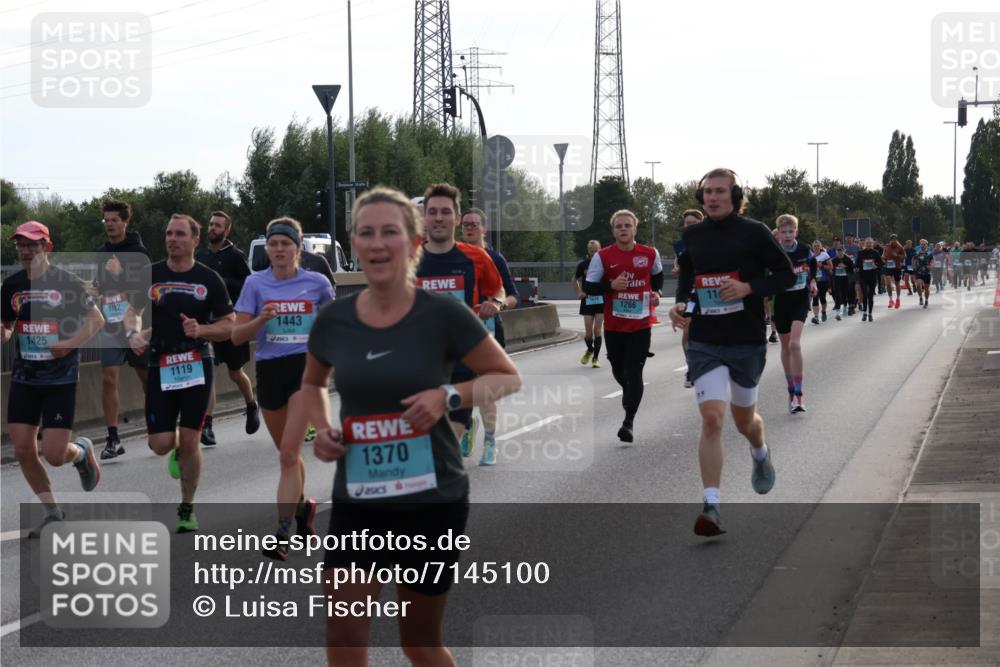 03.10.2024 - Köhlbrandbrückenlauf Luisa Fischer http://msf.ph/oto/7145100 03.10.2024 09:12:56 Position 3 1425, 1102, 1119, 1443, 1370, 1630, 11, 1266 meine-sportfotos.de