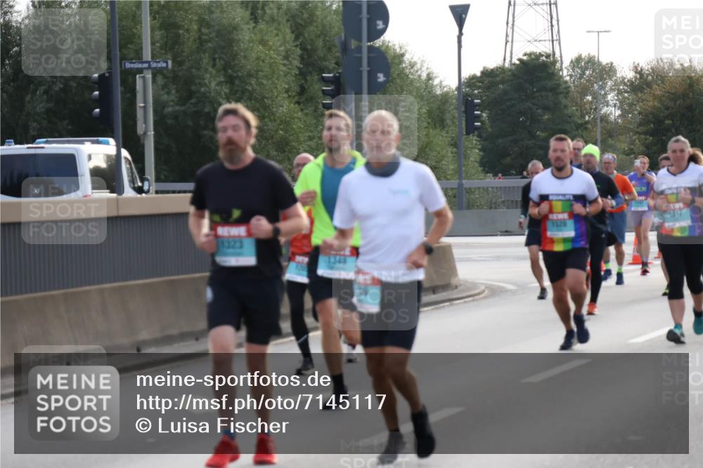 03.10.2024 - Köhlbrandbrückenlauf Luisa Fischer http://msf.ph/oto/7145117 03.10.2024 09:13:03 Position 3 1323, 1107, 1520, 1517 meine-sportfotos.de