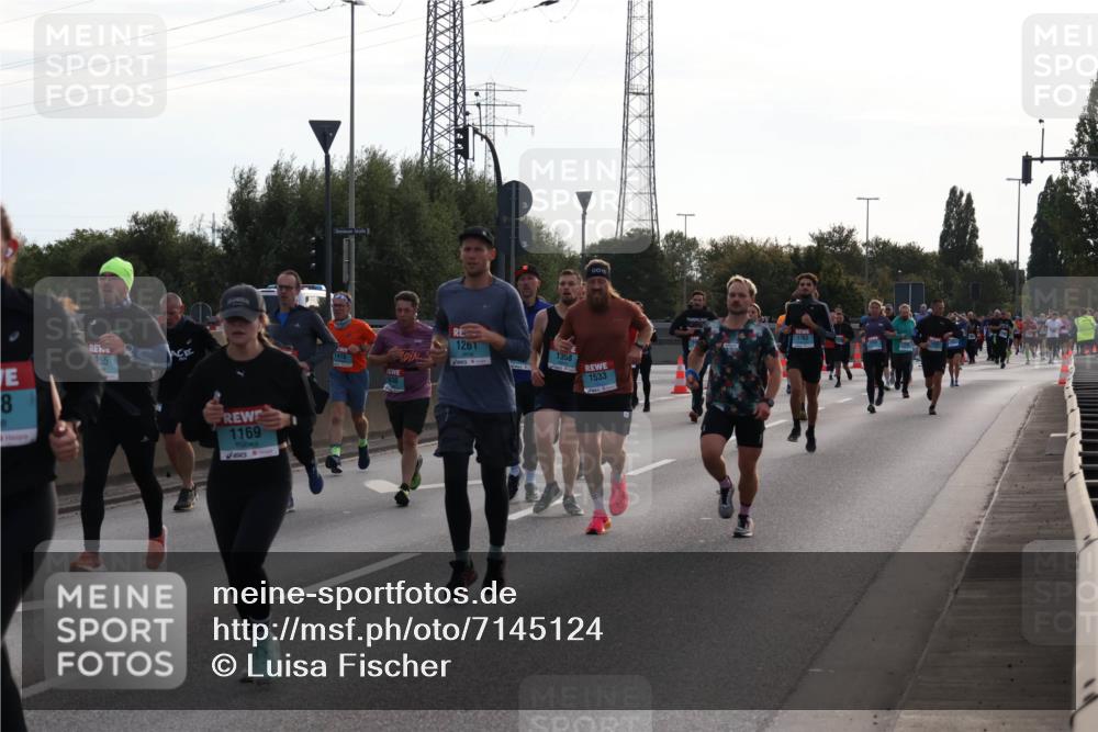 03.10.2024 - Köhlbrandbrückenlauf Luisa Fischer http://msf.ph/oto/7145124 03.10.2024 09:13:10 Position 3 355, 8, 1169, 126, 1358, 1533 meine-sportfotos.de