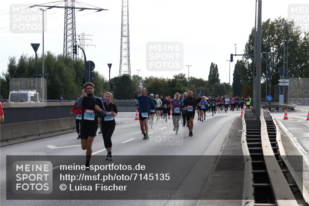 03.10.2024 - Köhlbrandbrückenlauf Luisa Fischer http://msf.ph/oto/7145135 03.10.2024 09:13:14 Position 3 1763, 1615, 1504, 1182, 1983 meine-sportfotos.de