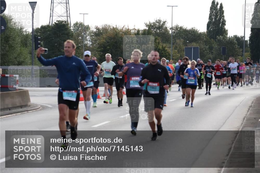 03.10.2024 - Köhlbrandbrückenlauf Luisa Fischer http://msf.ph/oto/7145143 03.10.2024 09:13:15 Position 3 1615, 1331, 1390, 1983, 1427 meine-sportfotos.de
