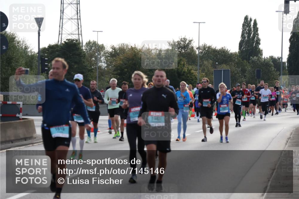 03.10.2024 - Köhlbrandbrückenlauf Luisa Fischer http://msf.ph/oto/7145146 03.10.2024 09:13:16 Position 3 1615, 2002, 1983, 1186 meine-sportfotos.de