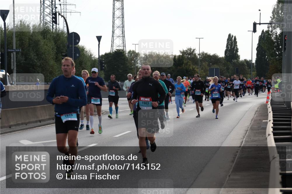 03.10.2024 - Köhlbrandbrückenlauf Luisa Fischer http://msf.ph/oto/7145152 03.10.2024 09:13:17 Position 3 1615, 2002, 1432, 1983, 1186 meine-sportfotos.de