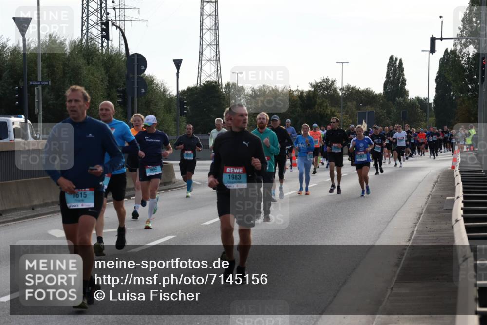03.10.2024 - Köhlbrandbrückenlauf Luisa Fischer http://msf.ph/oto/7145156 03.10.2024 09:13:18 Position 3 1615, 2002, 1432, 1983, 1427 meine-sportfotos.de