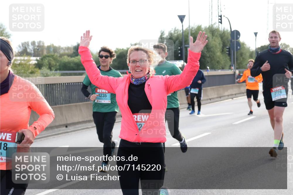03.10.2024 - Köhlbrandbrückenlauf Luisa Fischer http://msf.ph/oto/7145220 03.10.2024 09:13:58 Position 3 18, 1235, 2, 2728 meine-sportfotos.de