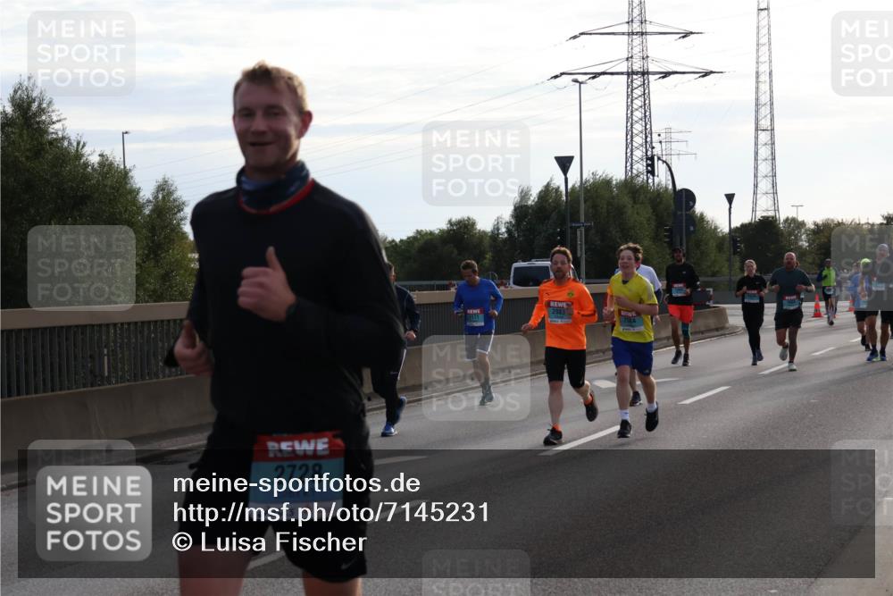 03.10.2024 - Köhlbrandbrückenlauf Luisa Fischer http://msf.ph/oto/7145231 03.10.2024 09:14:00 Position 3 2728, 2083, 2084 meine-sportfotos.de
