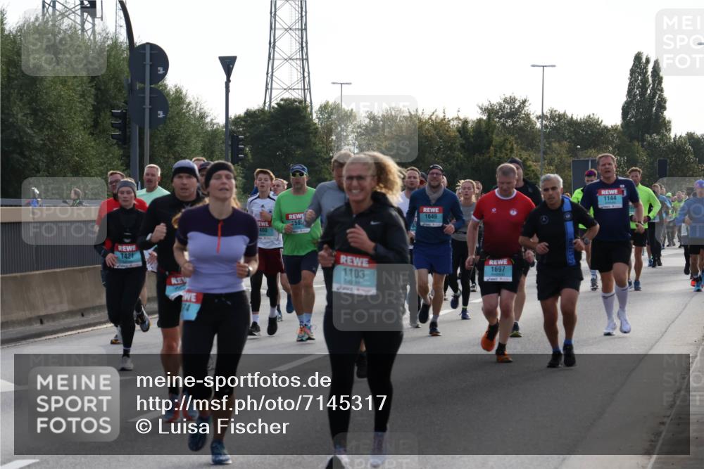 03.10.2024 - Köhlbrandbrückenlauf Luisa Fischer http://msf.ph/oto/7145317 03.10.2024 09:14:24 Position 3 1421, 74, 458, 400, 1103, 1649, 1697, 1144 meine-sportfotos.de