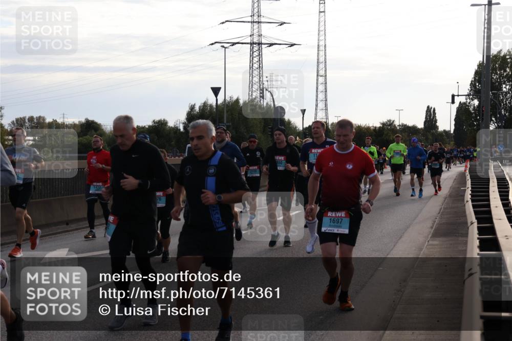 03.10.2024 - Köhlbrandbrückenlauf Luisa Fischer http://msf.ph/oto/7145361 03.10.2024 09:14:30 Position 3 1477, 76, 2220, 650, 11, 1697 meine-sportfotos.de